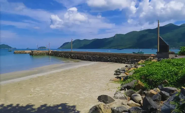 Bãi Cầu Tàu - Côn Đảo