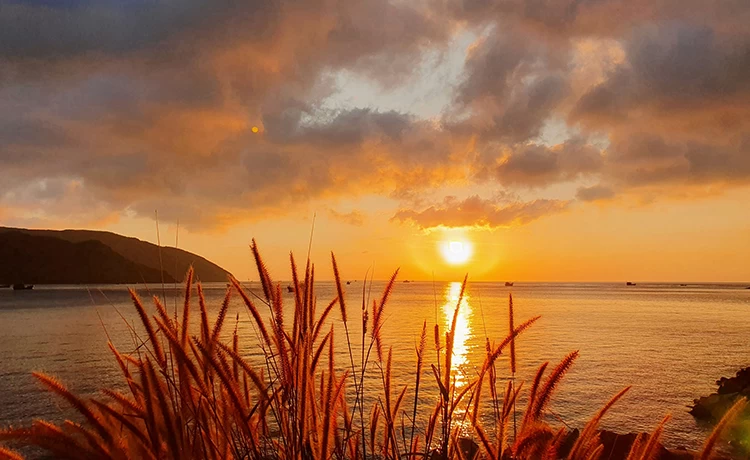 ngắm hoàng hôn trên biển Côn Đảo